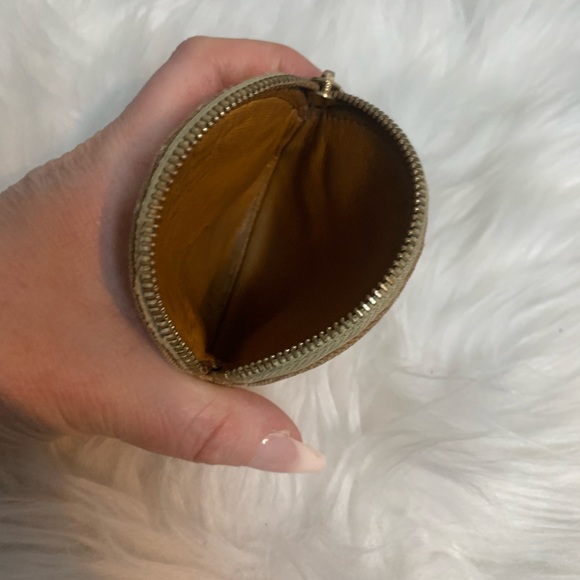 2006 authentic Louis Vuitton small coin pouch - Picture 14 of 16